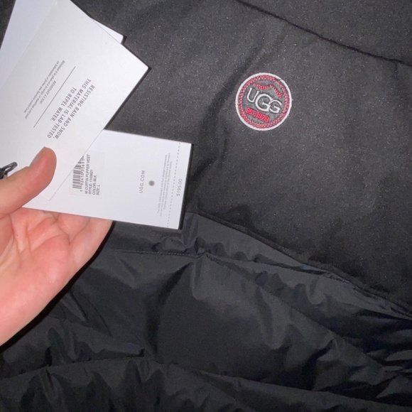 Uggs puffer vest - Picture 2 of 3